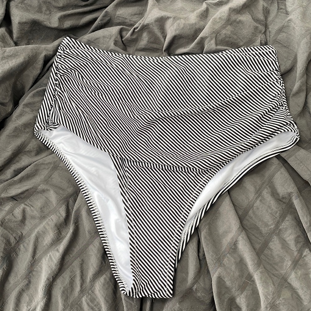 Cupshe bikini bottom